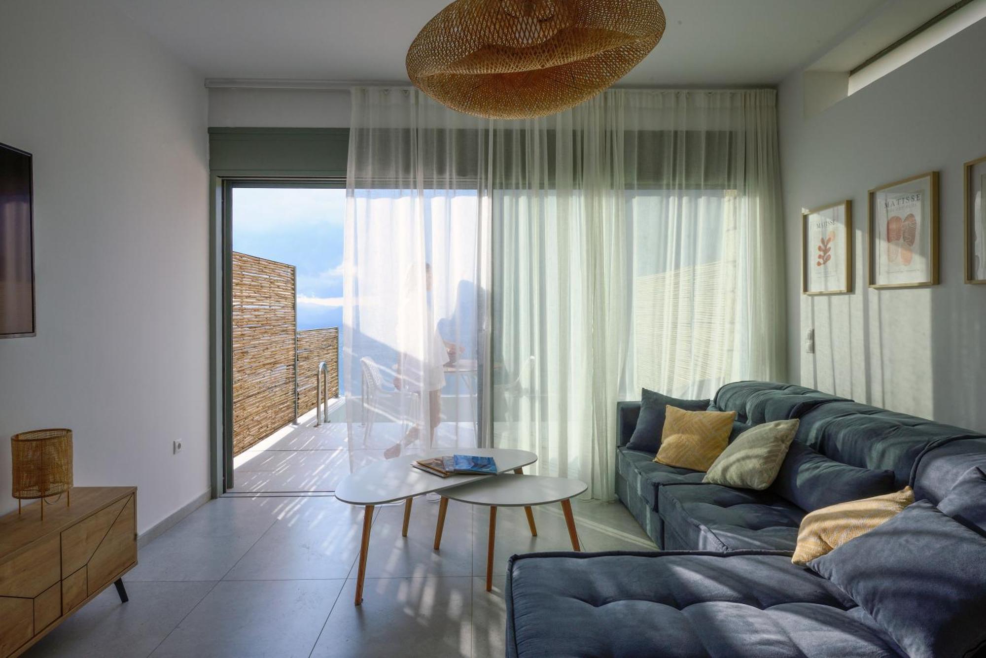 Lithos Retreat 2 *