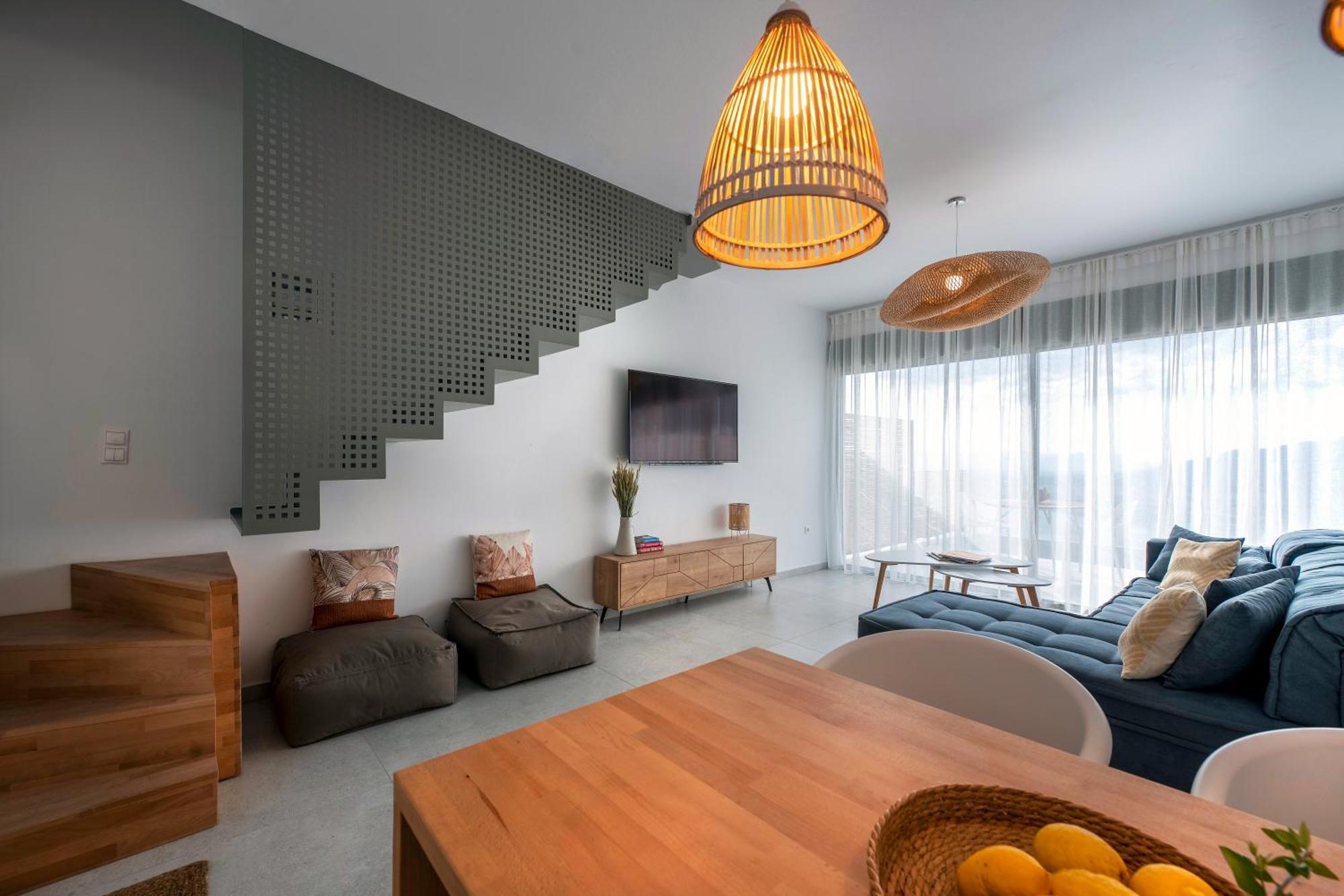 Lithos Retreat 2 *