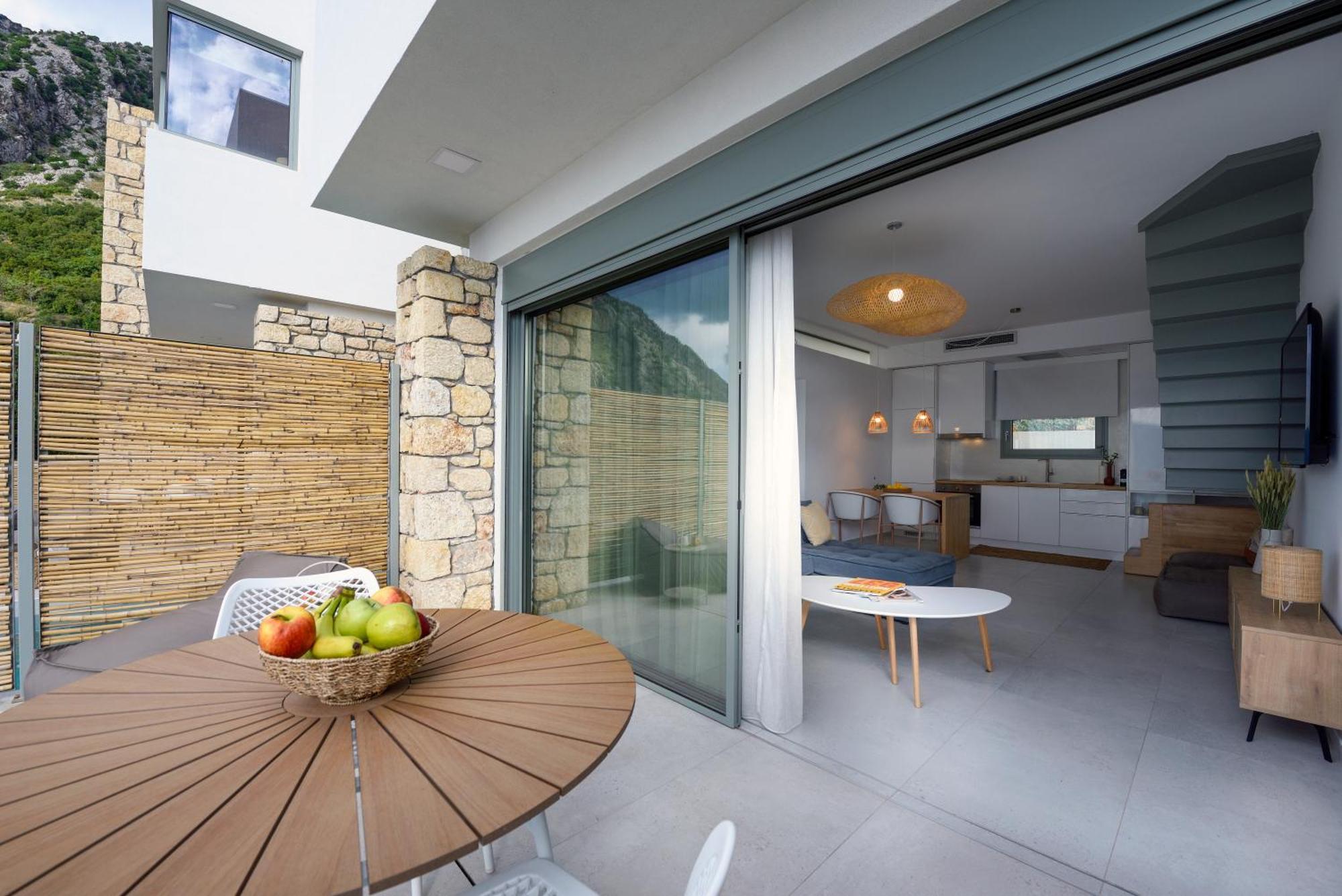 Lithos Retreat 2 Apartment